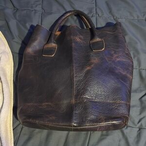 Leather shoulder bag